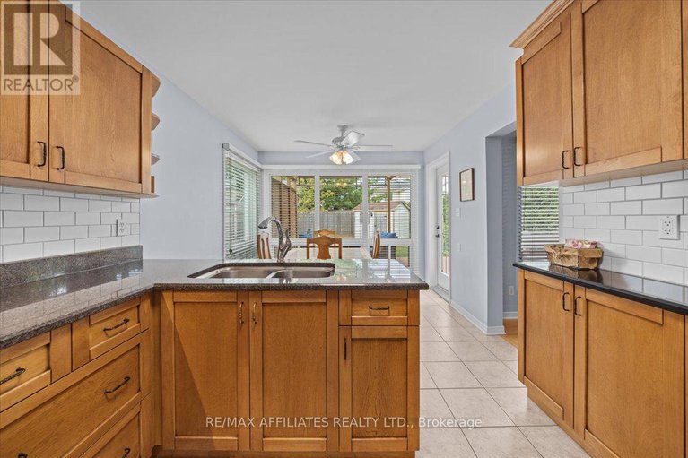 28820212/605-falwyn-crescent/fallingbrookridgemount/ottawa/ontario/K4A2B4_16