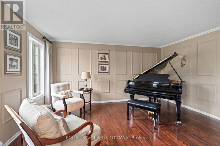 28604093/935-fieldown-street/cumberland-ridge/ottawa/ontario/K4C1B9_4