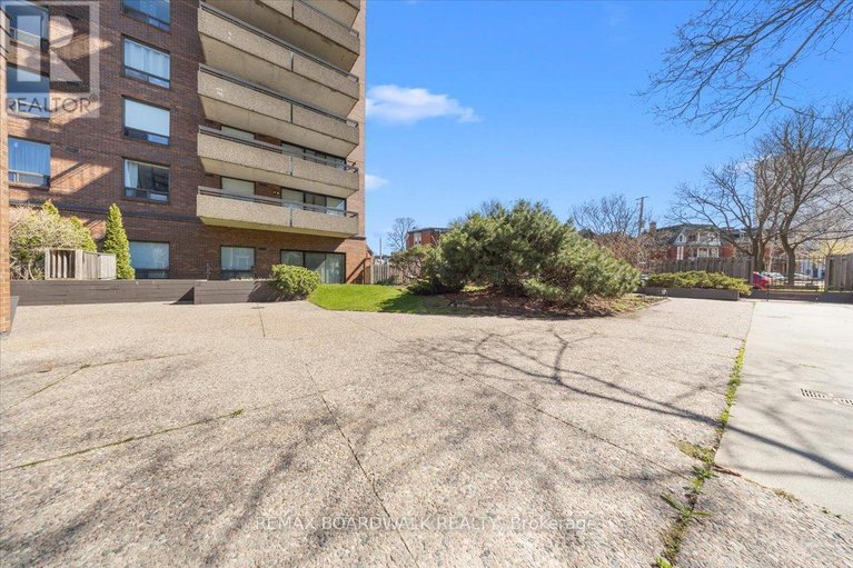 29678878/702-20-the-driveway-drive/ottawa-centregolden-triangle/ottawa/ontario/K2P1C8_30