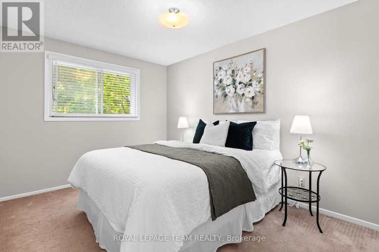 28918556/24-hyannis-avenue/cedargrovefraserdale/ottawa/ontario/K2J2W8_23