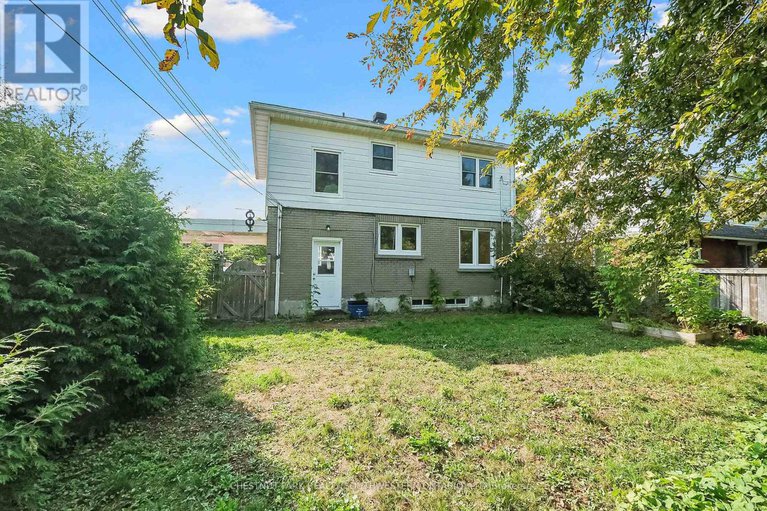 28850275/809-smyth-road-n/elmvale-acres/ottawa/ontario/K1G1P2_30