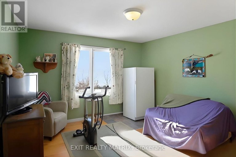 29367617/890-happy-hollow-road/vankleek-hill/champlain/ontario/K0B1R0_20