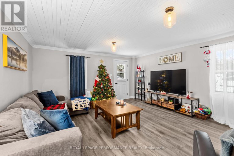 29182653/6-spring-street/maxville/north-glengarry/ontario/K0C1T0_15