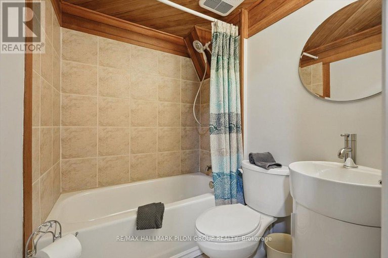 28420947/84-eastpark-drive/blackburn-hamlet/ottawa/ontario/K1B4A4_23