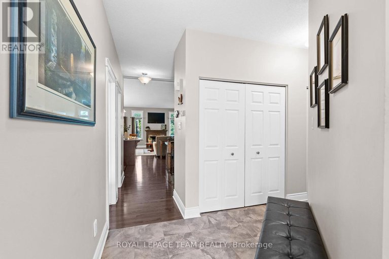 28746377/920-burwash-landing-bay/morgans-grantsouth-march/ottawa/ontario/K2W0C8_4