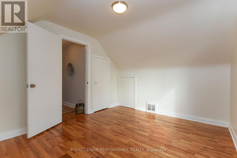 29565528/274-queen-mary-street/overbrookcastle-heights/ottawa/ontario/K1K1X2_30