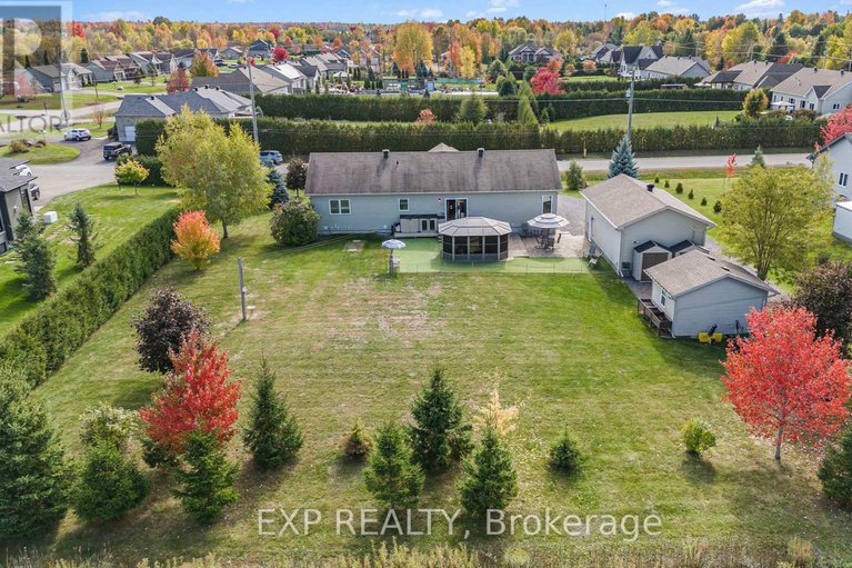 28990239/2003-farisita-drive/vars-village/ottawa/ontario/K0A3H0_38