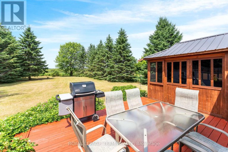 28601734/106-porcupine-trail/dunrobin-shores/ottawa/ontario/K0A1T0_35