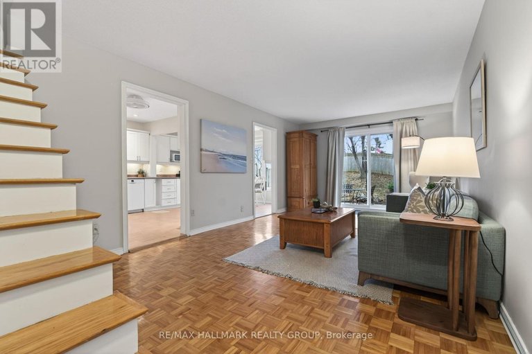 29612402/24-hobart-crescent/sheahan-estatestrend-village/ottawa/ontario/K2H5S4_5