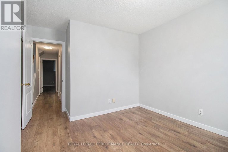 28638176/1673-locksley-lane/beaconwood/ottawa/ontario/K1J1B6_24