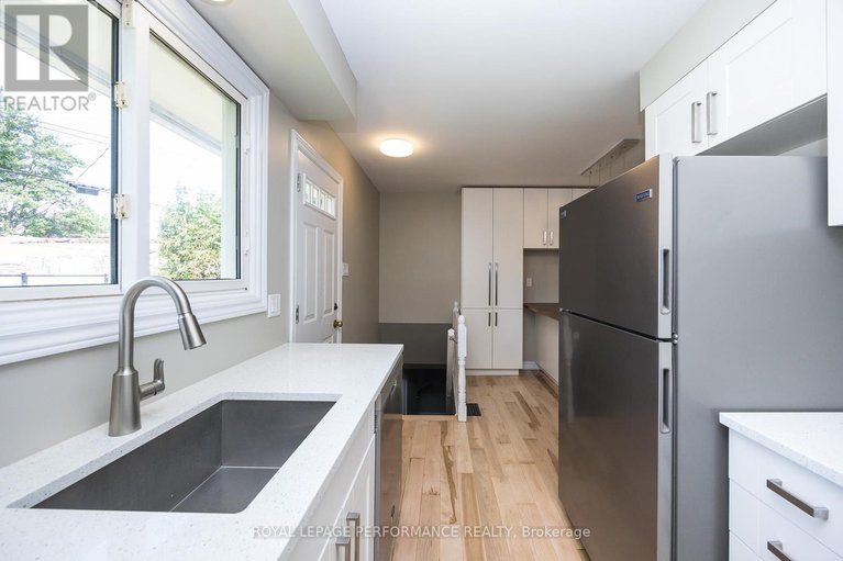 28604783/1398-jamison-avenue-s/bilberry-creekqueenswood-heights/ottawa/ontario/K1E1J5_15