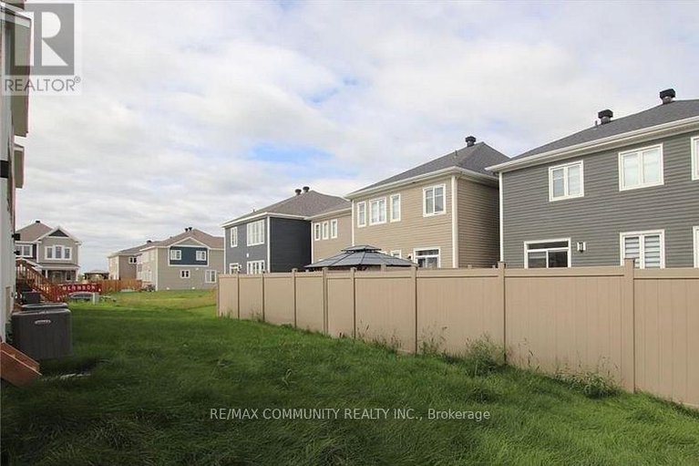 29105852/32-pacing-walk/goulbourn-twp-from-franktown-rdsouth-to-rideau/ottawa/ontario/K0A2Z0_14