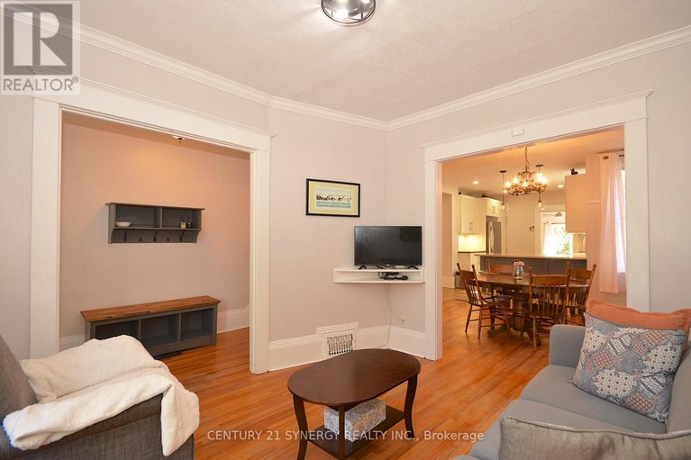 28811238/47-roslyn-avenue/old-ottawa-south/ottawa/ontario/K1S4W2_11