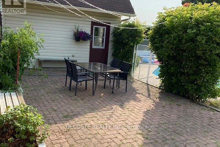 29630815/100-macleod-crescent/alexandria/north-glengarry/ontario/K0C1A0_34