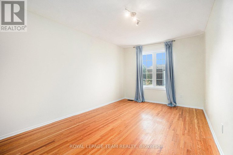 29213895/218-440-kintyre-private/carleton-square/ottawa/ontario/K2C3M9_16