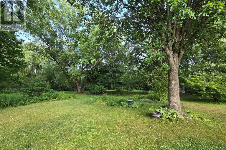28656808/6481-rideau-valley-drive-n/manotick-south-to-roger-stevens/ottawa/ontario/K4M1B3_39