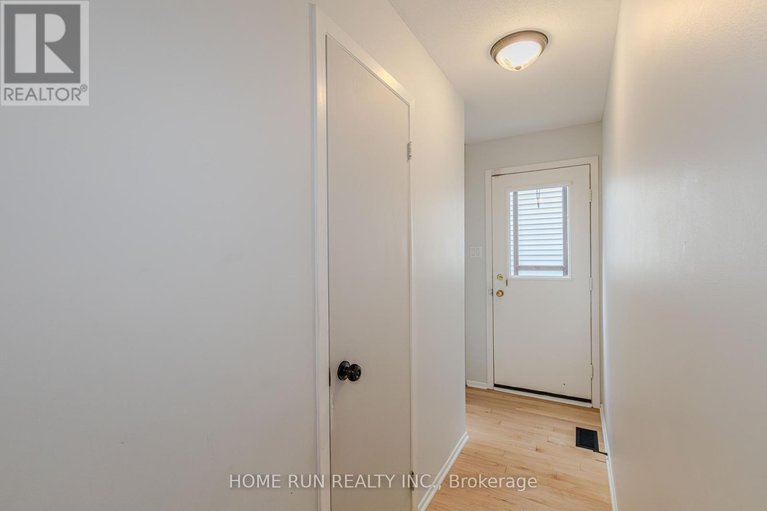 28636833/30-turret-court/glencairnhazeldean/ottawa/ontario/K2L2L1_17