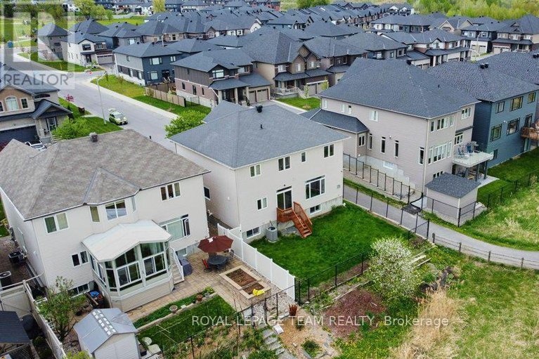 28330795/130-winterhaven-drive/mer-bleuebradley-estatesanderson-park/ottawa/ontario/K1W0H4_40