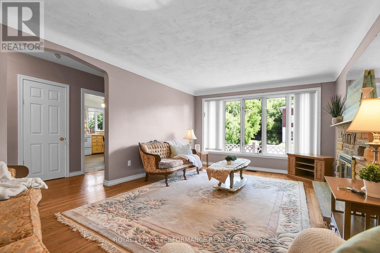 28522253/1379-mayview-avenue/carlington/ottawa/ontario/K1Z8H6_10