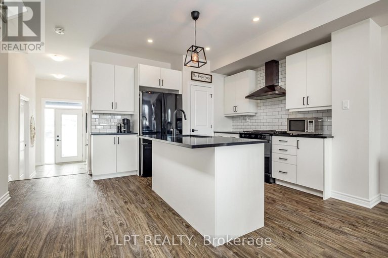 29305394/618-fisher-street/north-grenville-twp-kemptville-south/north-grenville/ontario/K0G1J0_5