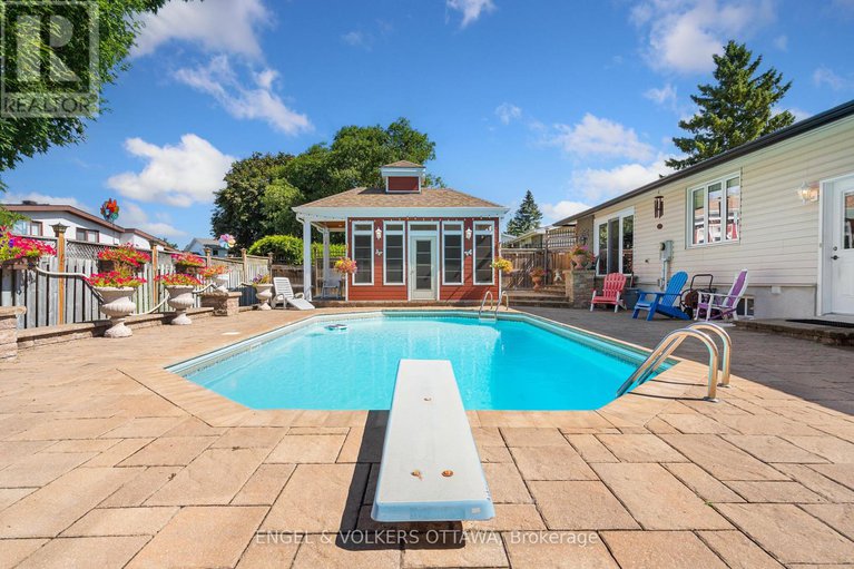 28957862/16-benson-street/borden-farmstewart-farmcarleton-heightsparkwood-hills/ottawa/ontario/K2E5J5_44
