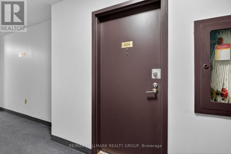 29377348/404-2019-bank-street/ellwood/ottawa/ontario/K1V0N1_2