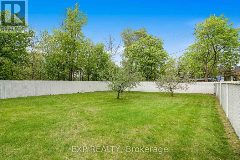 28327080/8-john-street/lorignal/champlain/ontario/K0B1K0_35
