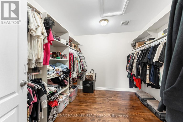 29141811/5749-knights-drive/manotick-east-to-manotick-station/ottawa/ontario/K4M1K2_31