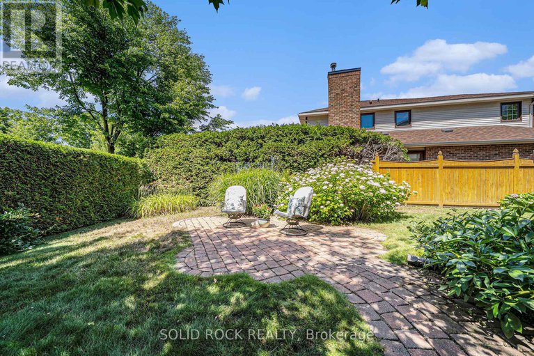 28650656/19-cullen-court/craig-henrywoodvale/ottawa/ontario/K2G4Z2_30