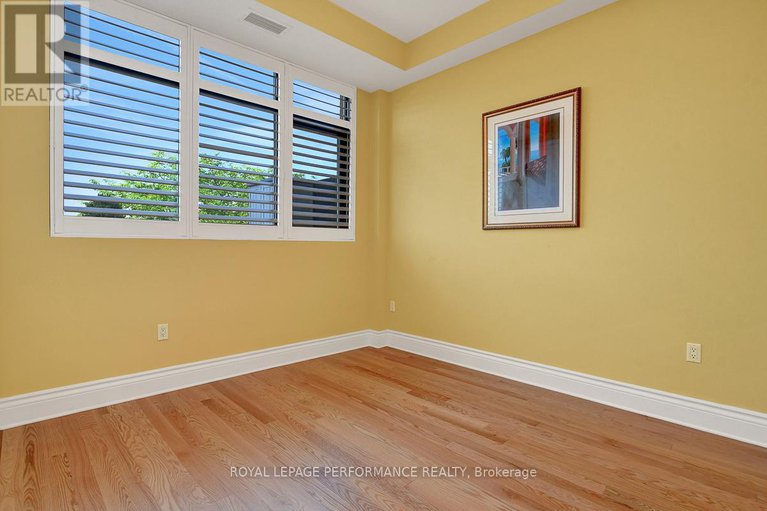 28544593/ph2-260-besserer-street/sandy-hill/ottawa/ontario/K1N1J3_16
