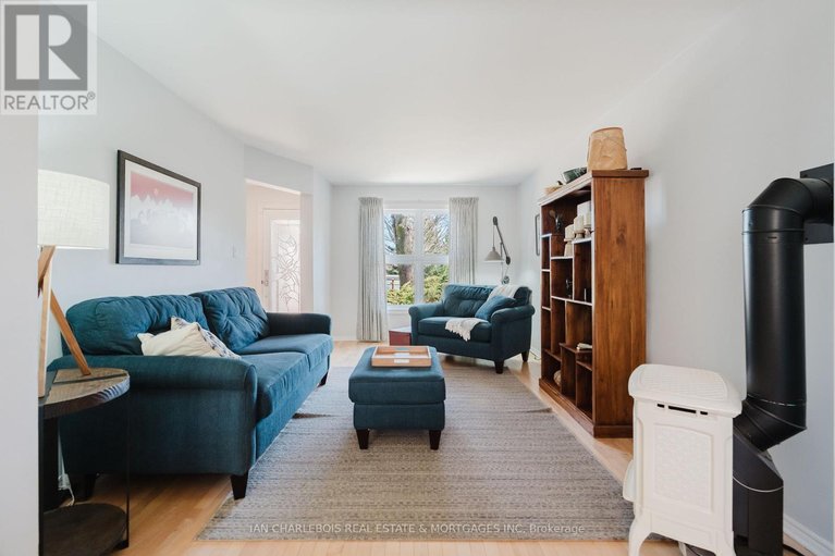 29631308/583-apollo-way/fallingbrookpineridge/ottawa/ontario/K4A1T7_11