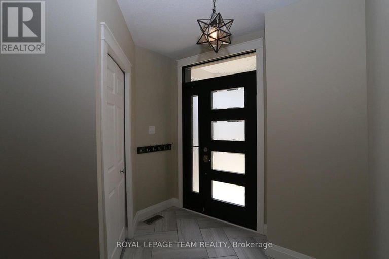 28738556/78-friendly-crescent/stittsville-south/ottawa/ontario/K2S2B5_3