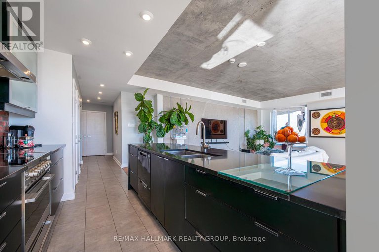 29041672/2701-195-besserer-street/sandy-hill/ottawa/ontario/K1N0B6_11