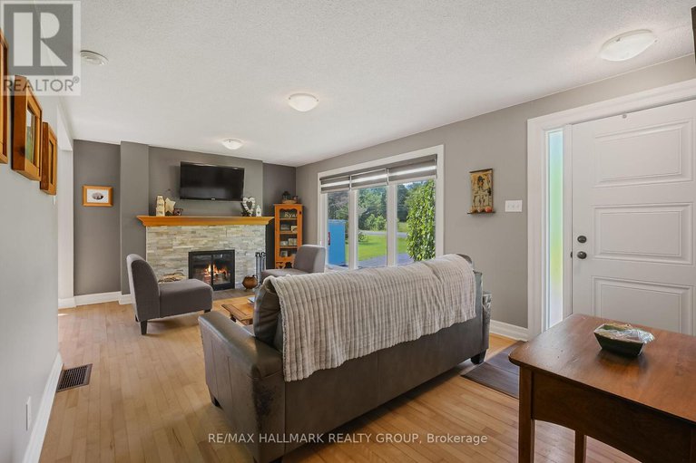 28579608/1048-kerwin-road/kanata-north-east/ottawa/ontario/K2K1X7_3