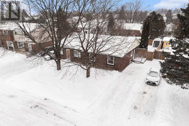 29280651/23-spearman-lane/glencairnhazeldean/ottawa/ontario/K2L1Y6_3