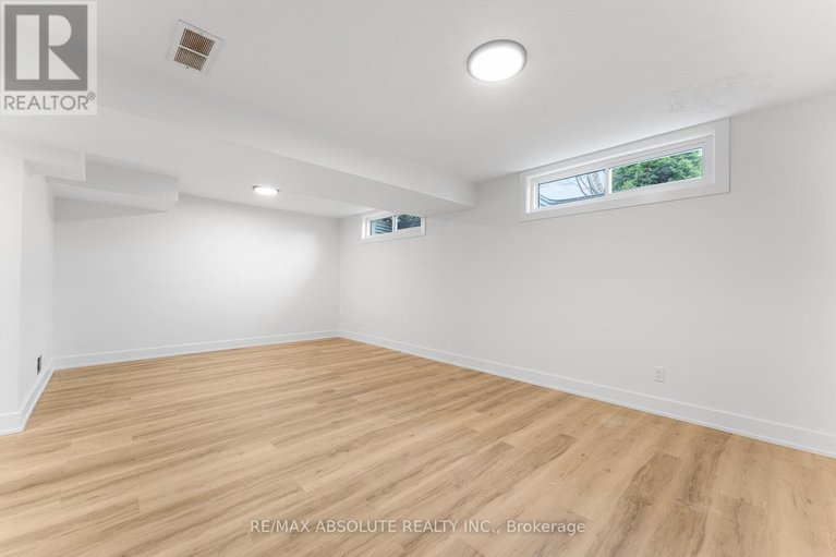 29270857/14-mulvagh-avenue/borden-farmstewart-farmcarleton-heightsparkwood-hills/ottawa/ontario/K2E6M6_25