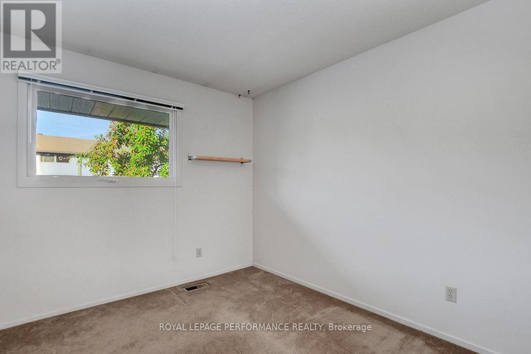 29080799/7-carmichael-court/beaverbrook/ottawa/ontario/K2K1K1_18