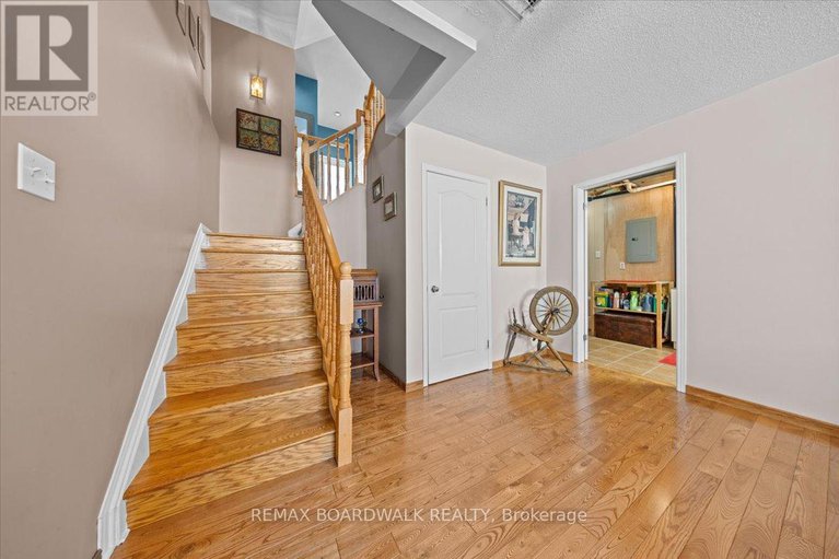 29349266/6355-sablewood-place/chapel-hill/ottawa/ontario/K1C7M3_34