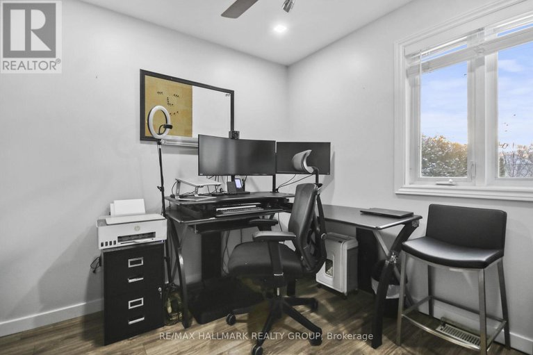 29216431/52-peacock-crescent/cedargrovefraserdale/ottawa/ontario/K2J3P7_27