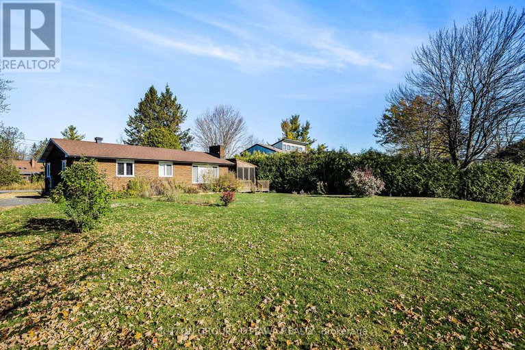 29047686/1218-upton-road/manotick-south-to-roger-stevens/ottawa/ontario/K4M1B3_32