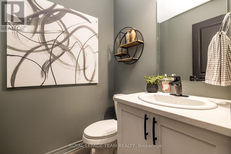 28349259/80-stockholm-private/riverside-southgloucester-glen/ottawa/ontario/K4M0G9_24