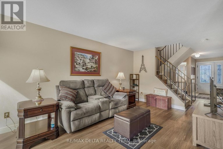 29677922/6043-valley-field-crescent/chapel-hill/ottawa/ontario/K1C5P2_8