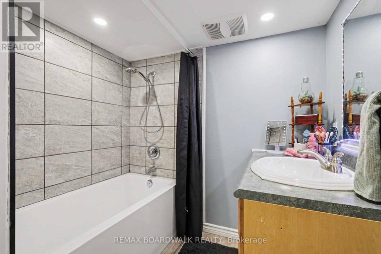 29618206/684-county-road-44-road-s/north-grenville-twp-kemptville-south/north-grenville/ontario/K0G1J0_29