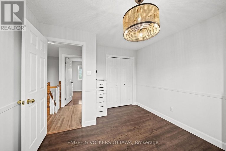 29593963/129-corvinelli-crescent/village-of-russell/russell/ontario/K4R1G4_31