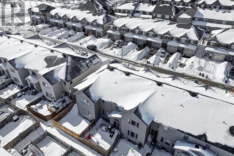 29495848/560-du-pin-rouge-way/mer-bleuebradley-estatesanderson-park/ottawa/ontario/K1W0C4_46