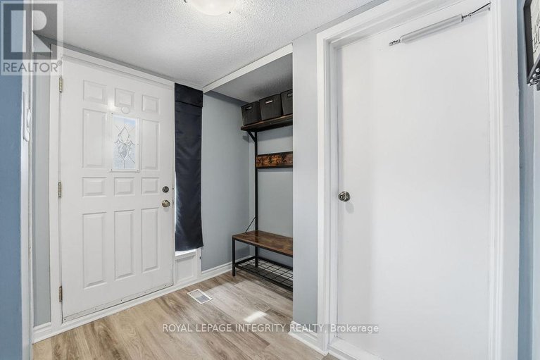 29352872/8-3205-uplands-drive/hunt-club-woods/ottawa/ontario/K1V9T3_3