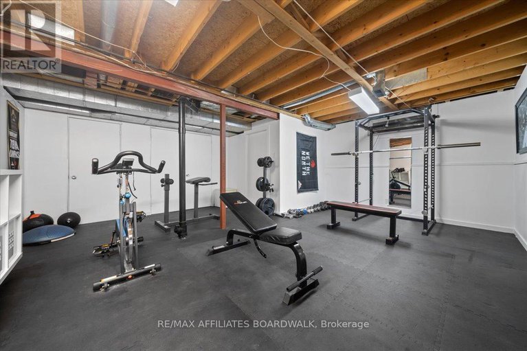 28416743/423-viewmount-drive/borden-farmstewart-farmcarleton-heightsparkwood-hills/ottawa/ontario/K2E7P1_39