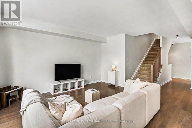 29540688/14-academie-street/embrun/russell/ontario/K0A1W0_8