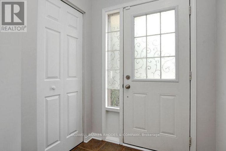 28599180/261-rolling-meadow-crescent/mer-bleuebradley-estatesanderson-park/ottawa/ontario/K1W0A8_3