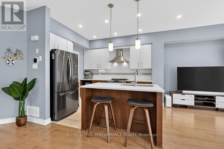 29557576/790-cairn-crescent/mer-bleuebradley-estatesanderson-park/ottawa/ontario/K1W0P7_16